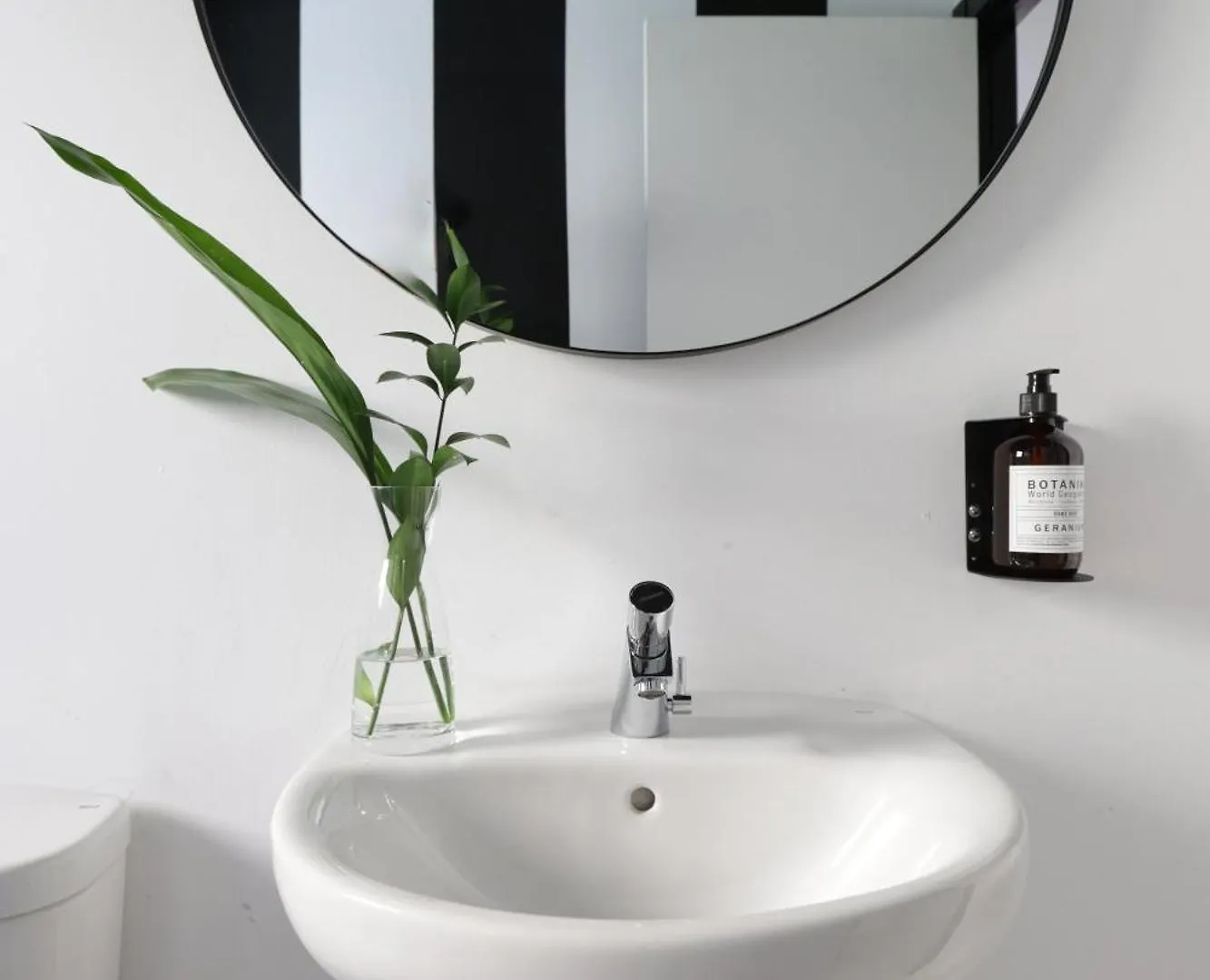Black And White Hostel Palamos