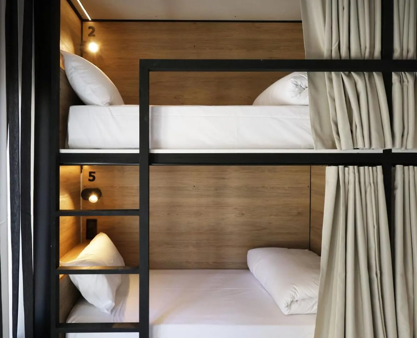 Black And White Hostel Palamos